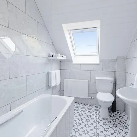 The Lighthouse בית אירוח *